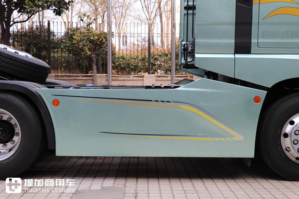 解放旗舰卡车新的天花板?解放鹰途商务舱超详细评测之外观内饰篇 - 第13张