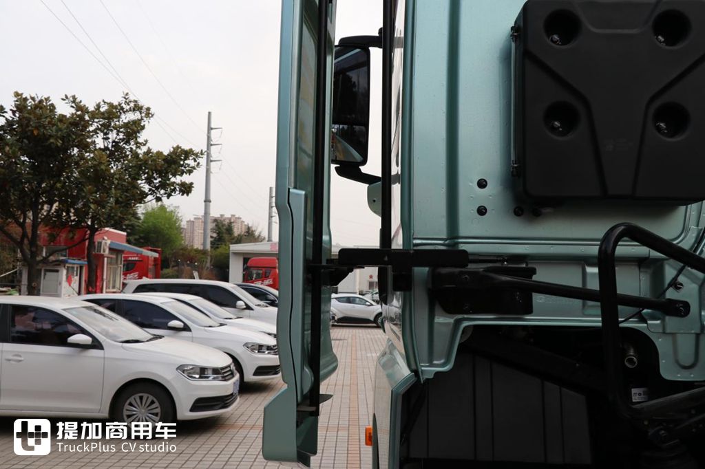 解放旗舰卡车新的天花板?解放鹰途商务舱超详细评测之外观内饰篇 - 第15张