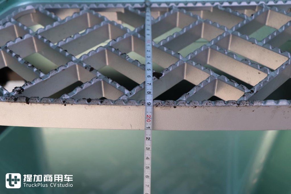 解放旗舰卡车新的天花板？解放鹰途商务舱超详细评测之外观内饰篇 - 第18张