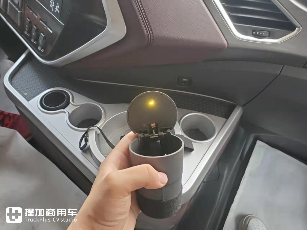解放旗舰卡车新的天花板?解放鹰途商务舱超详细评测之外观内饰篇 - 第26张