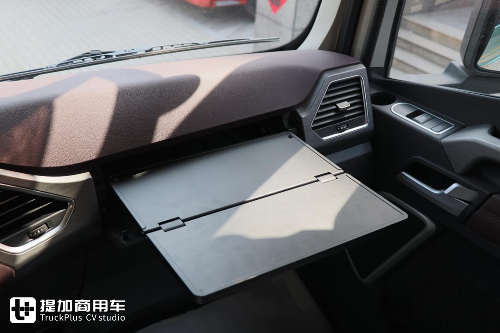 解放旗舰卡车新的天花板?解放鹰途商务舱超详细评测之外观内饰篇 - 第40张