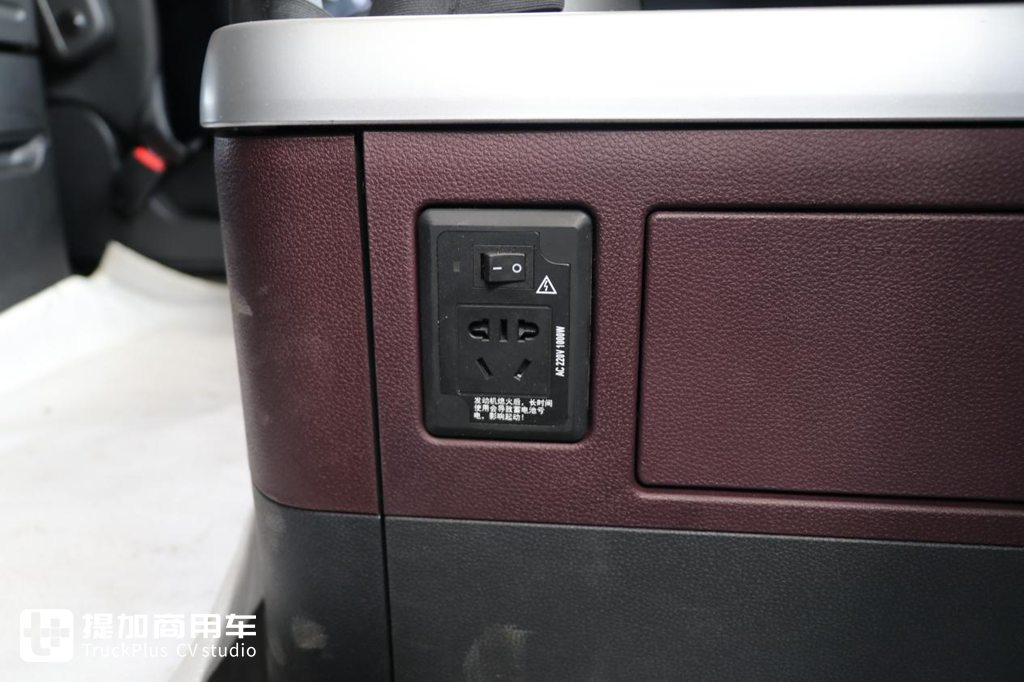 解放旗舰卡车新的天花板?解放鹰途商务舱超详细评测之外观内饰篇 - 第41张
