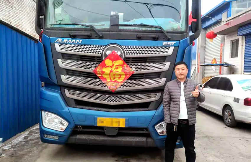 卡友张海生：欧曼15L自动挡燃气车经济高效又舒适，我很满意！