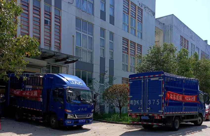 江淮卡友一家亲之JAC伴你行 淮南骏铃为隔离点运送防疫物资