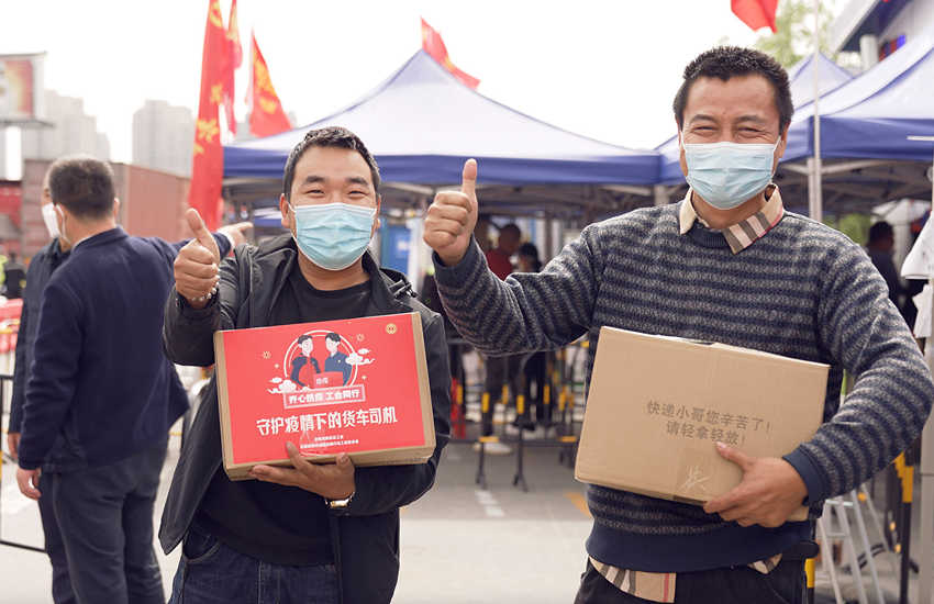 【齐心抗疫 工会同行】合肥高新区总工会慰问在途货车司机