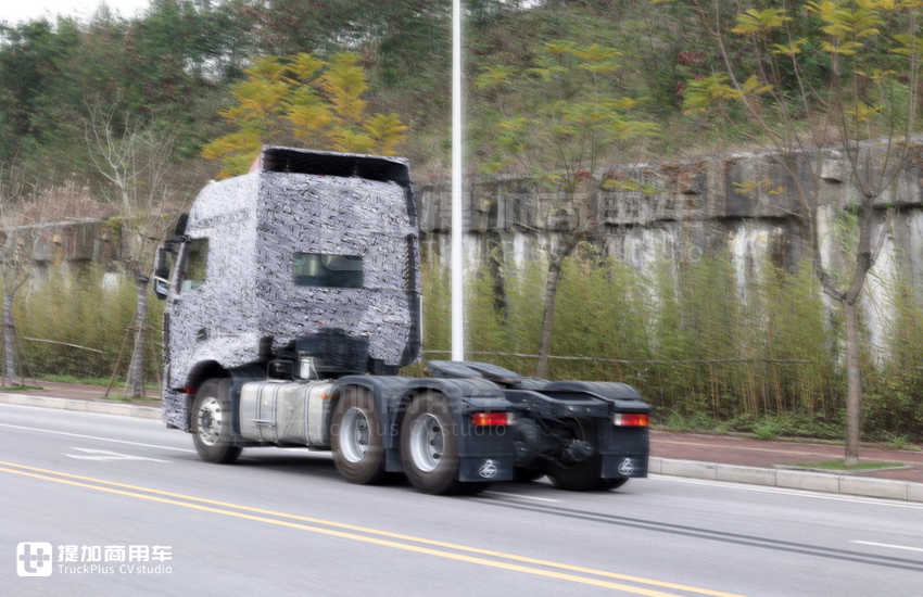 谁家“高端卡车”出来路试了,这设计风格,看起来真不简单