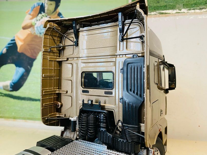 模型与实车对比,带您看解放J7模型还有哪些细节值得改进 - 第4张 - 提加商用车网 模型与实车对比,带您看解放J7模型还有哪些细节值得改进 - 第4张