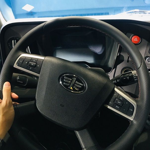 模型与实车对比,带您看解放J7模型还有哪些细节值得改进 - 第7张 - 提加商用车网 模型与实车对比,带您看解放J7模型还有哪些细节值得改进 - 第7张