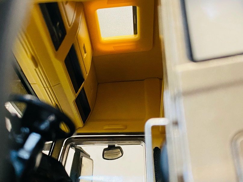 模型与实车对比,带您看解放J7模型还有哪些细节值得改进 - 第10张 - 提加商用车网 模型与实车对比,带您看解放J7模型还有哪些细节值得改进 - 第10张