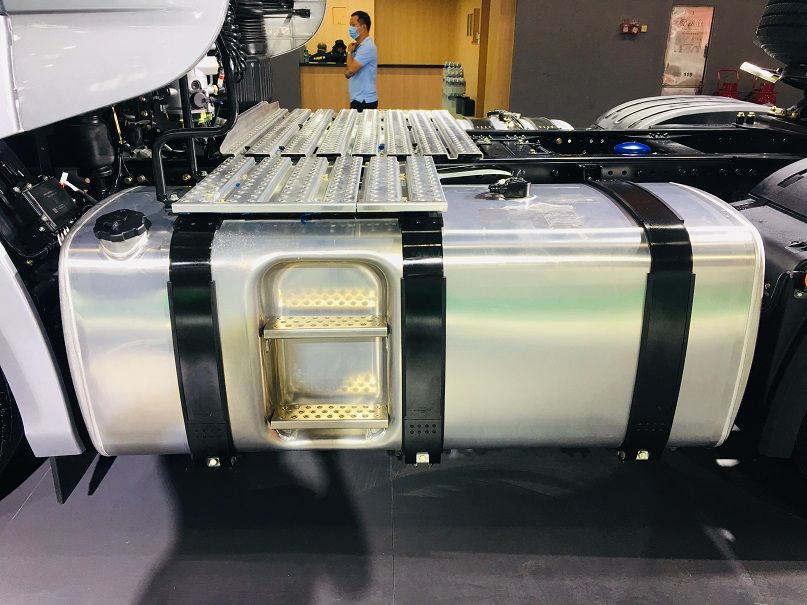 模型与实车对比,带您看解放J7模型还有哪些细节值得改进 - 第13张 - 提加商用车网 模型与实车对比,带您看解放J7模型还有哪些细节值得改进 - 第13张