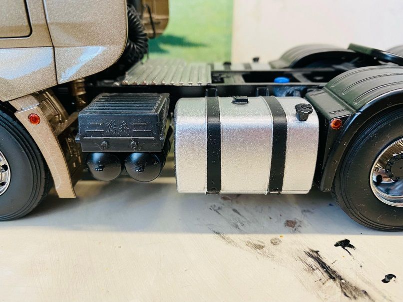 模型与实车对比,带您看解放J7模型还有哪些细节值得改进 - 第14张 - 提加商用车网 模型与实车对比,带您看解放J7模型还有哪些细节值得改进 - 第14张