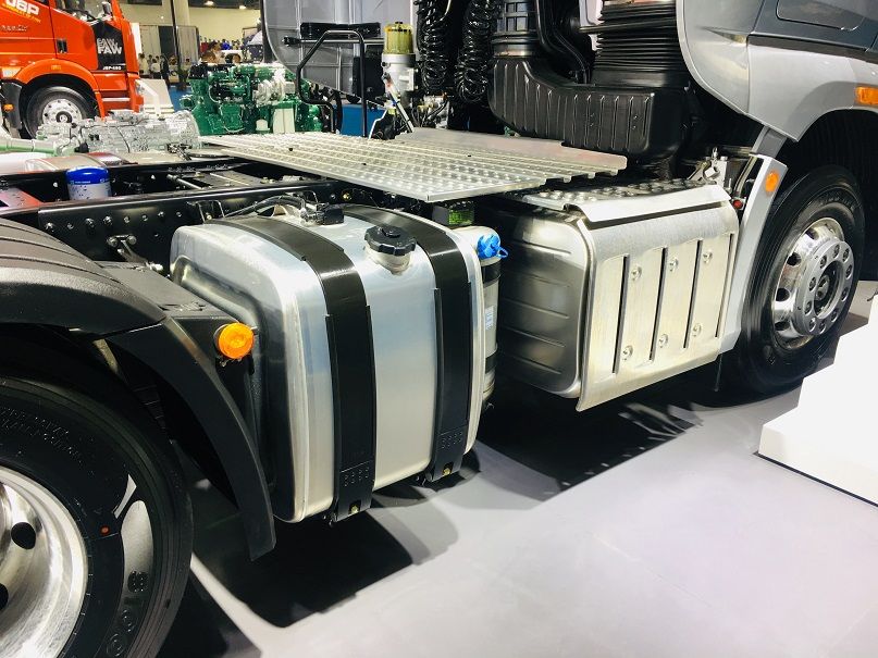 模型与实车对比,带您看解放J7模型还有哪些细节值得改进 - 第15张 - 提加商用车网 模型与实车对比,带您看解放J7模型还有哪些细节值得改进 - 第15张