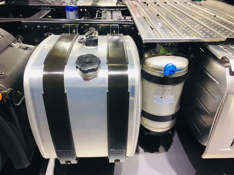 模型与实车对比,带您看解放J7模型还有哪些细节值得改进 - 第16张 - 提加商用车网 模型与实车对比,带您看解放J7模型还有哪些细节值得改进 - 第16张