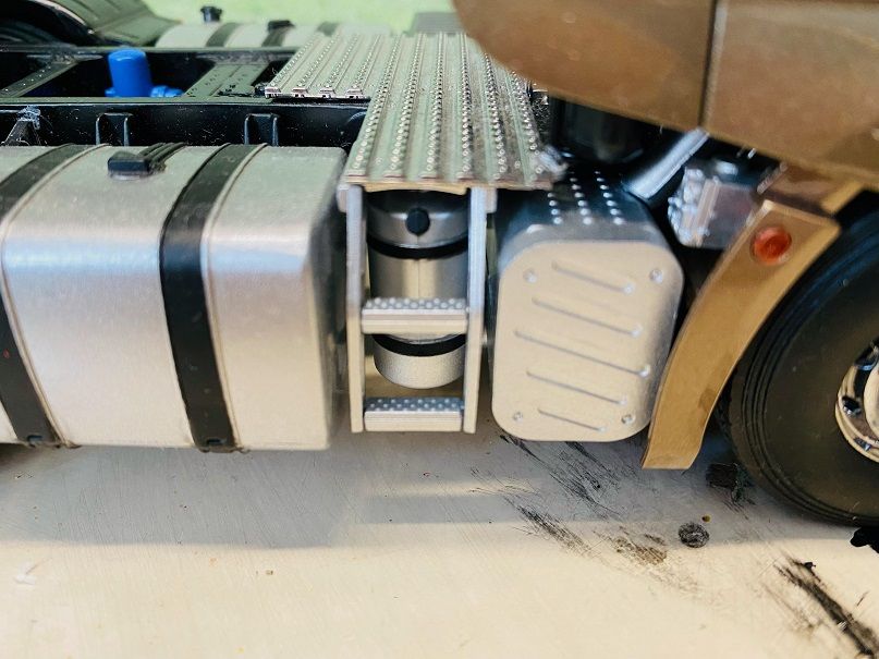 模型与实车对比,带您看解放J7模型还有哪些细节值得改进 - 第18张 - 提加商用车网 模型与实车对比,带您看解放J7模型还有哪些细节值得改进 - 第18张