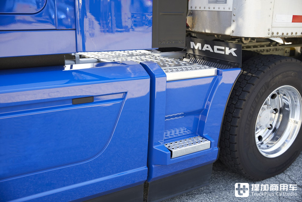 最豪华的美式生活舱之一，也是美国市场上最热销的8级重卡，马克Anthem卡车实拍 - 第11张