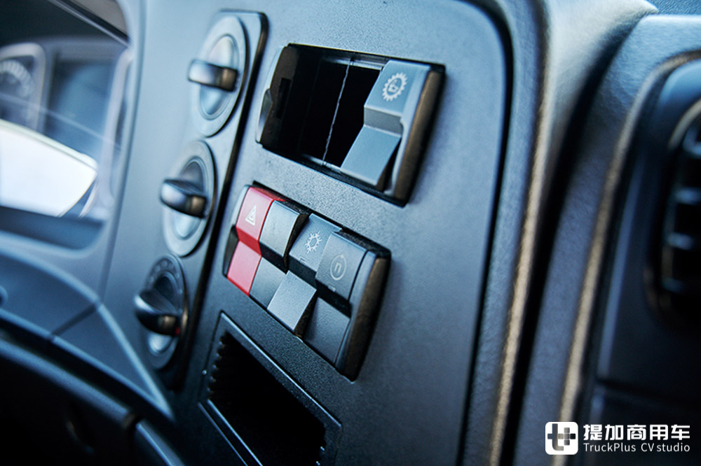 专为中东市场打造?比乌尼莫克越野能力更强!奔驰新一代Zetros卡车实拍 - 第17张 - 提加商用车网 专为中东市场打造?比乌尼莫克越野能力更强!奔驰新一代Zetros卡车实拍 - 第17张