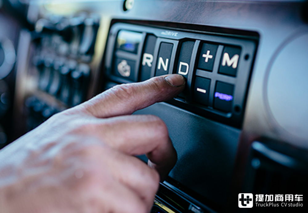 最豪华的美式生活舱之一，也是美国市场上最热销的8级重卡，马克Anthem卡车实拍 - 第20张