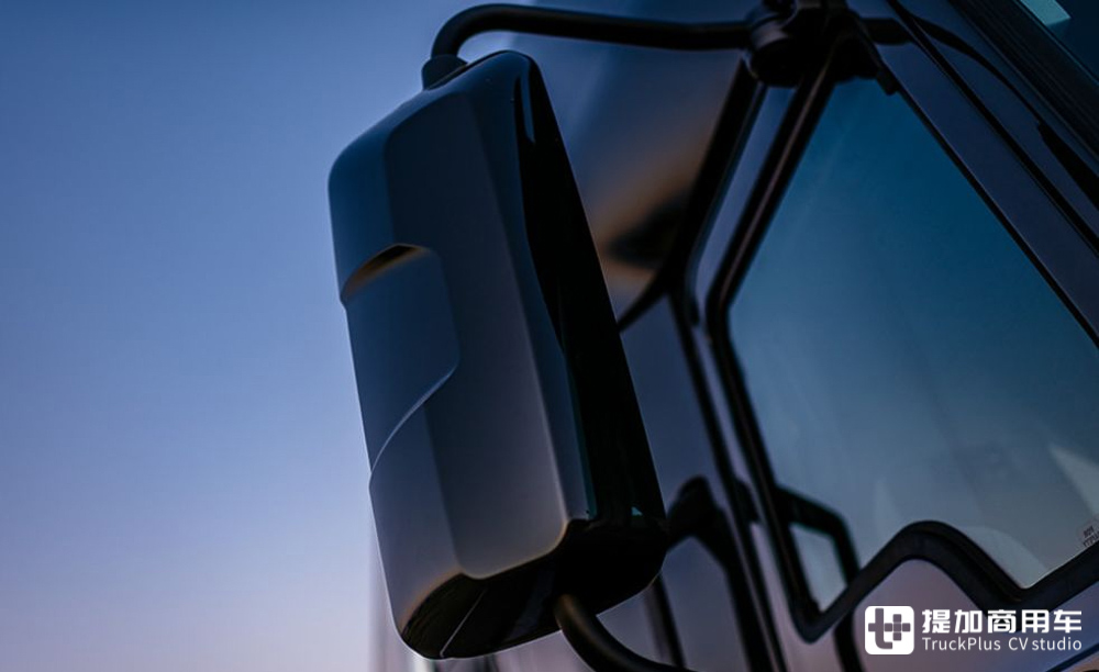 最豪华的美式生活舱之一，也是美国市场上最热销的8级重卡，马克Anthem卡车实拍 - 第7张