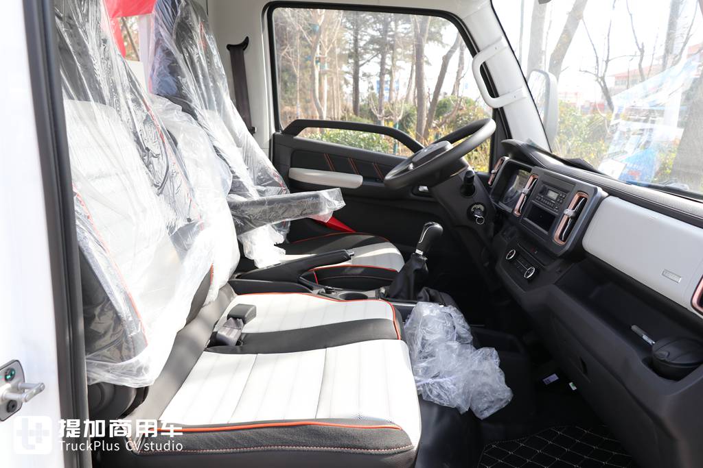 福田奥铃M卡实拍,作为一款高端定制小卡,这配置真能抓年轻人的心 - 第10张 - 提加商用车网 福田奥铃M卡实拍,作为一款高端定制小卡,这配置真能抓年轻人的心 - 第10张
