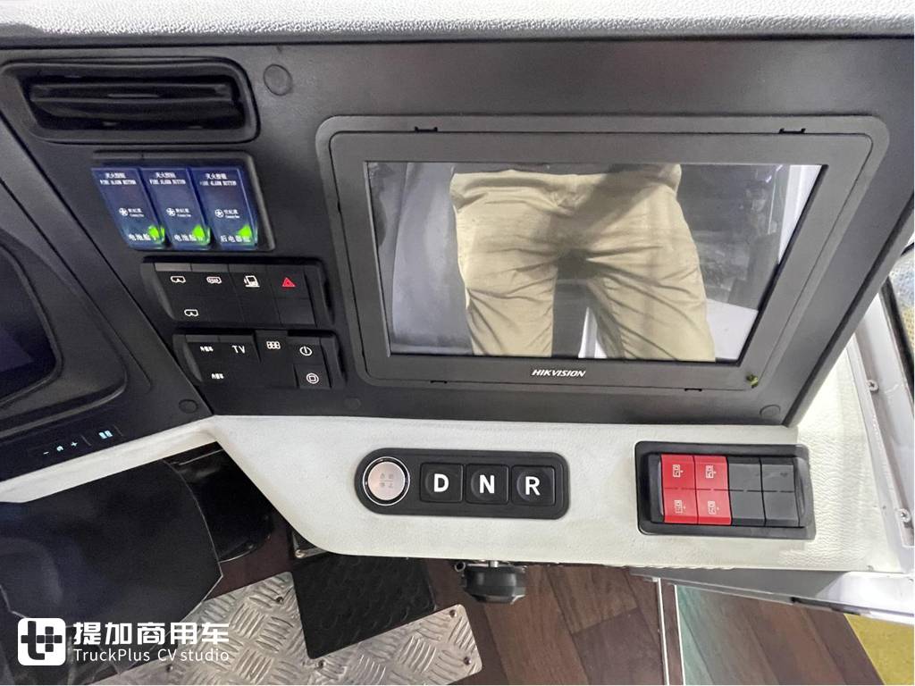 中国首款三轴双层纯电动观光公交车 比亚迪B12D实拍评测 - 第10张 - 提加商用车网 中国首款三轴双层纯电动观光公交车 比亚迪B12D实拍评测 - 第10张