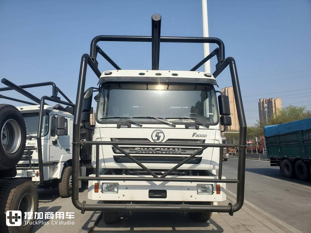 后八轮挂车可以折叠到主车上,陕汽德龙出口版重型木材运输车实拍 - 第10张 - 提加商用车网 后八轮挂车可以折叠到主车上,陕汽德龙出口版重型木材运输车实拍 - 第10张