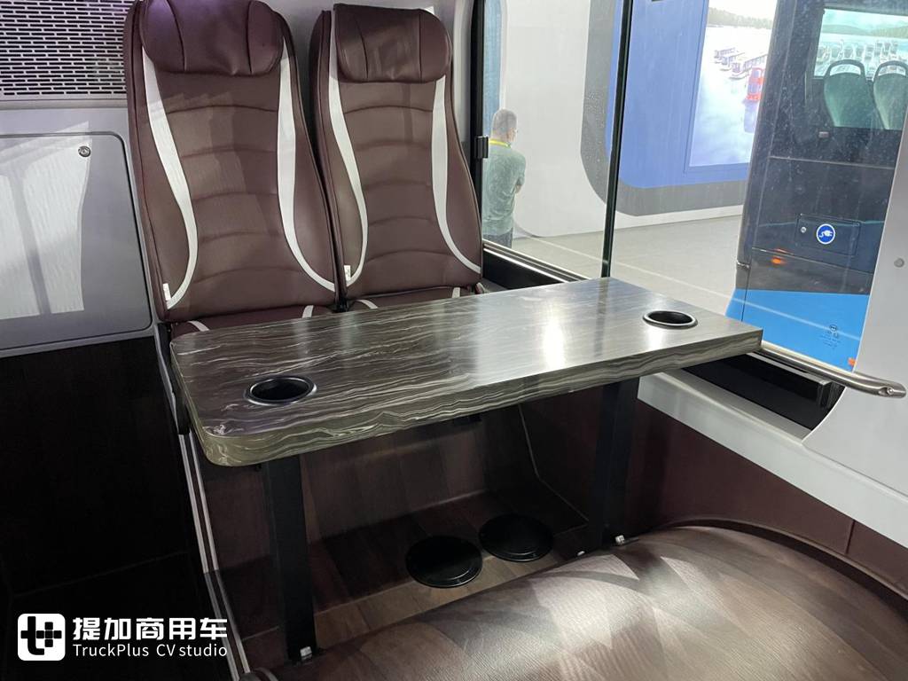 中国首款三轴双层纯电动观光公交车 比亚迪B12D实拍评测 - 第12张 - 提加商用车网 中国首款三轴双层纯电动观光公交车 比亚迪B12D实拍评测 - 第12张