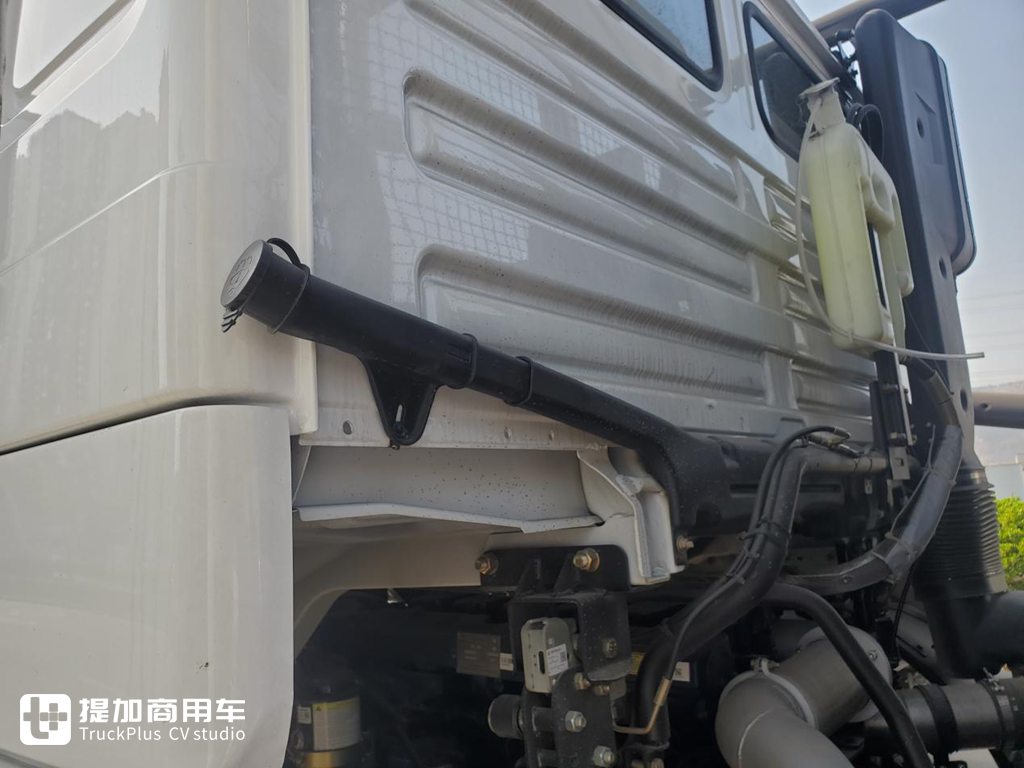 后八轮挂车可以折叠到主车上,陕汽德龙出口版重型木材运输车实拍 - 第12张 - 提加商用车网 后八轮挂车可以折叠到主车上,陕汽德龙出口版重型木材运输车实拍 - 第12张