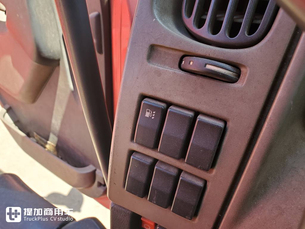 实拍退役的雷诺普雷米姆卡车,在国内跑了150多万公里,但知道它的人不多 - 第14张 - 提加商用车网 实拍退役的雷诺普雷米姆卡车,在国内跑了150多万公里,但知道它的人不多 - 第14张