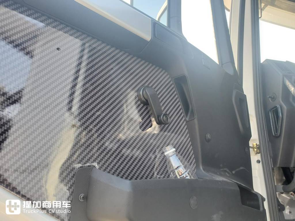 后八轮挂车可以折叠到主车上,陕汽德龙出口版重型木材运输车实拍 - 第15张 - 提加商用车网 后八轮挂车可以折叠到主车上,陕汽德龙出口版重型木材运输车实拍 - 第15张