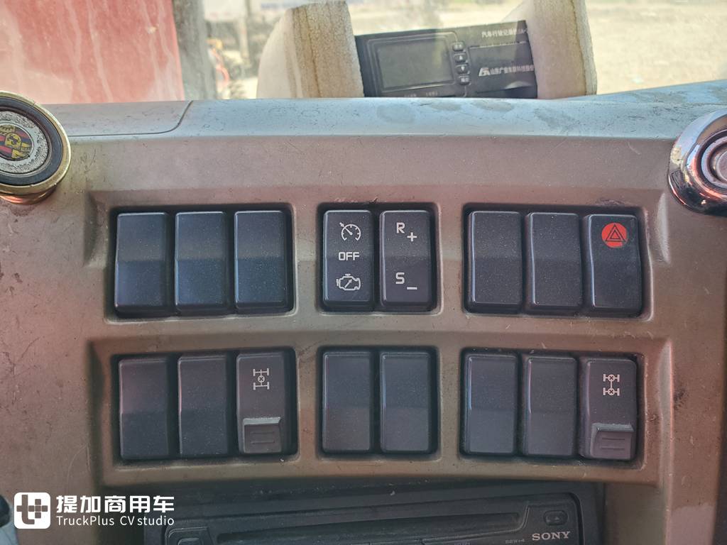 实拍退役的雷诺普雷米姆卡车,在国内跑了150多万公里,但知道它的人不多 - 第15张 - 提加商用车网 实拍退役的雷诺普雷米姆卡车,在国内跑了150多万公里,但知道它的人不多 - 第15张