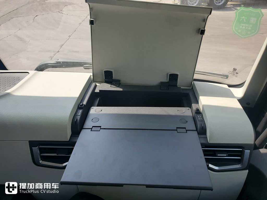 三线重卡中的佼佼者?徐工最新推出的旗舰车型——漢風P9牵引车实拍 - 第18张 - 提加商用车网 三线重卡中的佼佼者?徐工最新推出的旗舰车型——漢風P9牵引车实拍 - 第18张