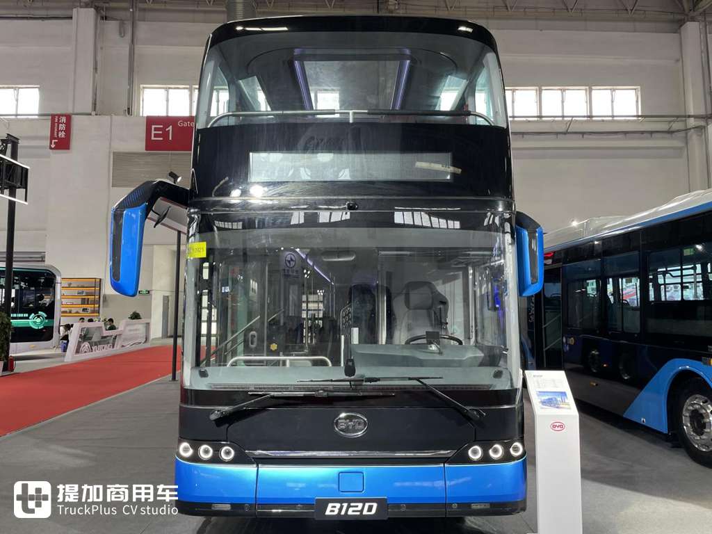 中国首款三轴双层纯电动观光公交车 比亚迪B12D实拍评测 - 第2张 - 提加商用车网 中国首款三轴双层纯电动观光公交车 比亚迪B12D实拍评测 - 第2张