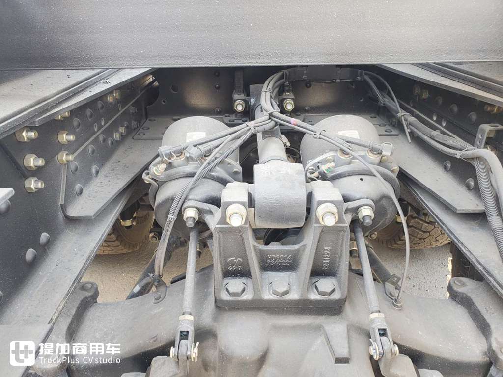 后八轮挂车可以折叠到主车上,陕汽德龙出口版重型木材运输车实拍 - 第20张 - 提加商用车网 后八轮挂车可以折叠到主车上,陕汽德龙出口版重型木材运输车实拍 - 第20张