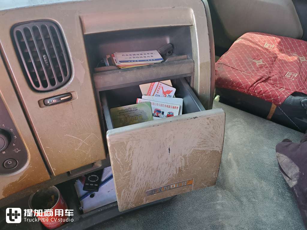 实拍退役的雷诺普雷米姆卡车,在国内跑了150多万公里,但知道它的人不多 - 第20张 - 提加商用车网 实拍退役的雷诺普雷米姆卡车,在国内跑了150多万公里,但知道它的人不多 - 第20张