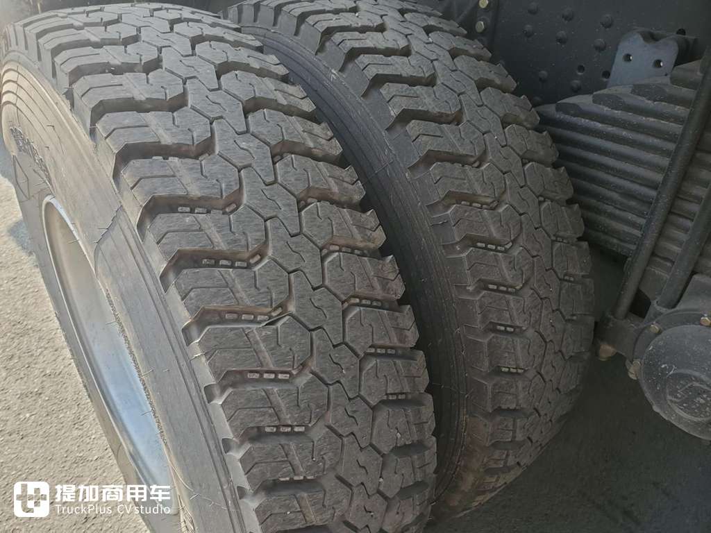 后八轮挂车可以折叠到主车上,陕汽德龙出口版重型木材运输车实拍 - 第21张 - 提加商用车网 后八轮挂车可以折叠到主车上,陕汽德龙出口版重型木材运输车实拍 - 第21张