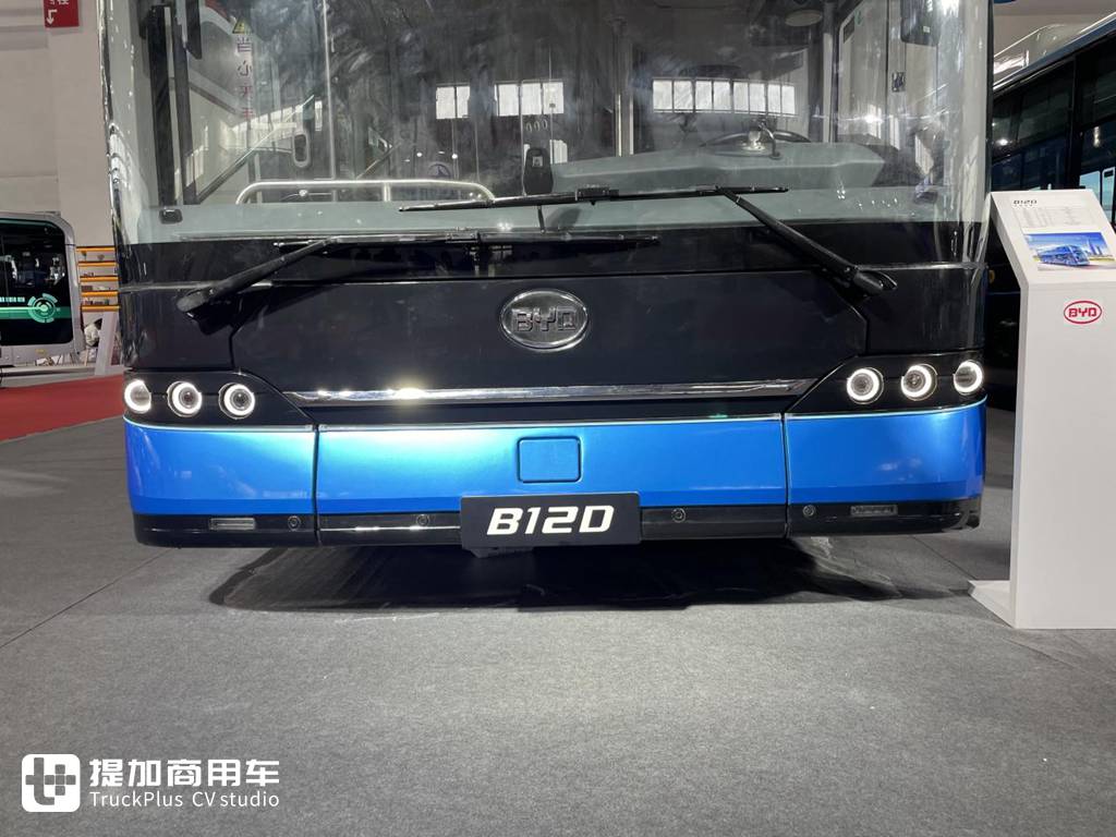 中国首款三轴双层纯电动观光公交车 比亚迪B12D实拍评测 - 第3张 - 提加商用车网 中国首款三轴双层纯电动观光公交车 比亚迪B12D实拍评测 - 第3张