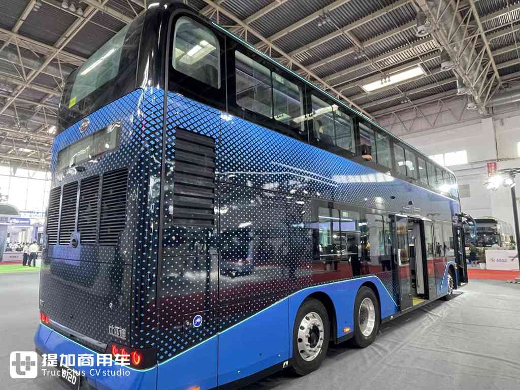 中国首款三轴双层纯电动观光公交车 比亚迪B12D实拍评测 - 第4张 - 提加商用车网 中国首款三轴双层纯电动观光公交车 比亚迪B12D实拍评测 - 第4张