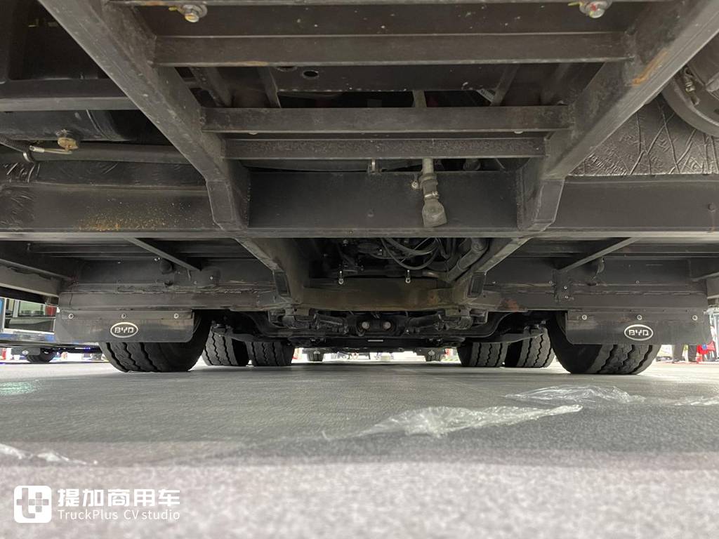 中国首款三轴双层纯电动观光公交车 比亚迪B12D实拍评测 - 第5张 - 提加商用车网 中国首款三轴双层纯电动观光公交车 比亚迪B12D实拍评测 - 第5张