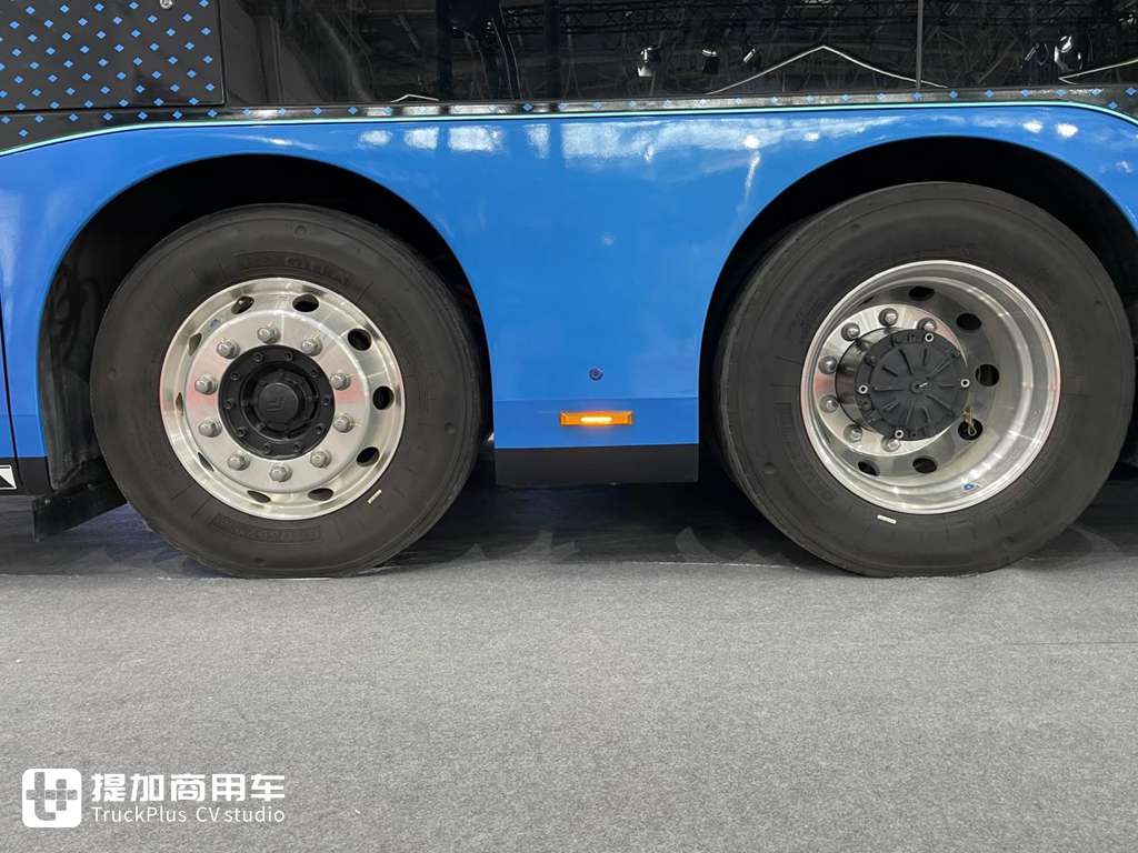 中国首款三轴双层纯电动观光公交车 比亚迪B12D实拍评测 - 第6张 - 提加商用车网 中国首款三轴双层纯电动观光公交车 比亚迪B12D实拍评测 - 第6张