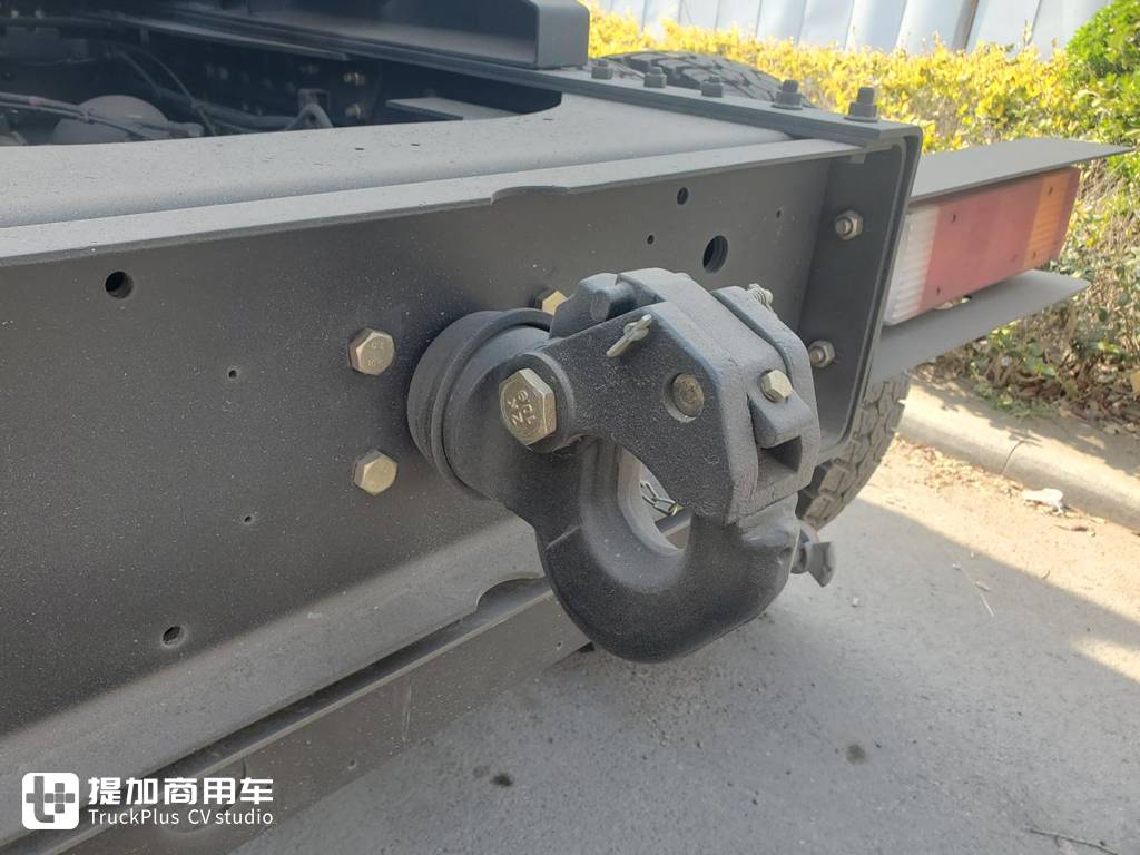 后八轮挂车可以折叠到主车上,陕汽德龙出口版重型木材运输车实拍 - 第6张 - 提加商用车网 后八轮挂车可以折叠到主车上,陕汽德龙出口版重型木材运输车实拍 - 第6张