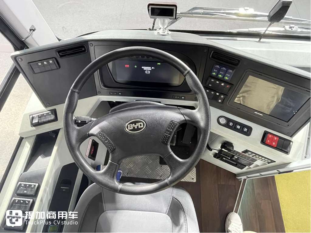 中国首款三轴双层纯电动观光公交车 比亚迪B12D实拍评测 - 第9张 - 提加商用车网 中国首款三轴双层纯电动观光公交车 比亚迪B12D实拍评测 - 第9张