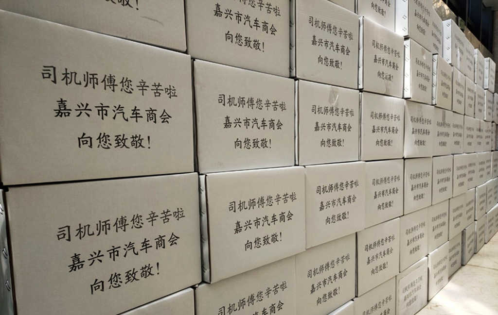 江淮轻卡为滞留卡车司机送温暖,嘉兴帅铃店在行动! - 第1张 - 提加商用车网 江淮轻卡为滞留卡车司机送温暖,嘉兴帅铃店在行动! - 第1张