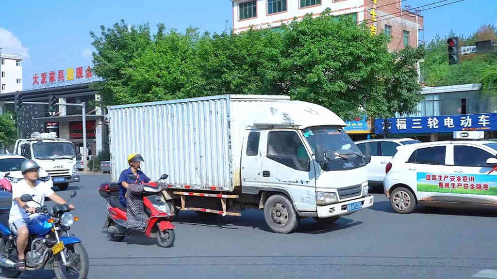 家具物流运输选什么车?来家具市场走一趟,我有了答案! - 第2张 - 提加商用车网 家具物流运输选什么车?来家具市场走一趟,我有了答案! - 第2张