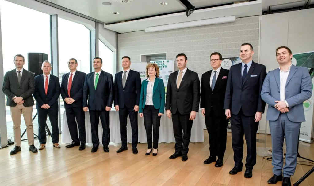 强强联手！比亚迪获匈牙利最大纯电动大巴订单 - 第2张