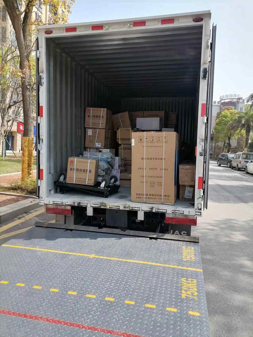 尹老板:买江淮新能源轻卡,无论油价多高,对我都没有丝毫影响 - 第3张 - 提加商用车网 尹老板:买江淮新能源轻卡,无论油价多高,对我都没有丝毫影响 - 第3张