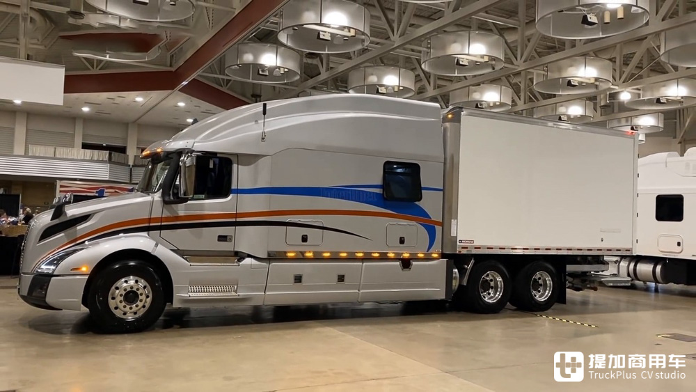 长头卡车也改装？比房车还豪华的卡车！实拍超大生活舱的沃尔沃VNL载货车