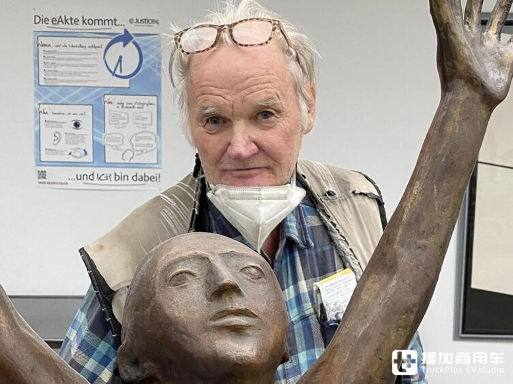 这名德国老人和卡车盲区斗争了一生，最后居然被告上了法庭？