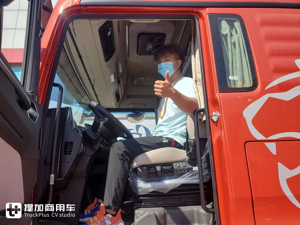 开卡车,座椅就选伊思灵,这位年轻卡车发烧友为何这样说?