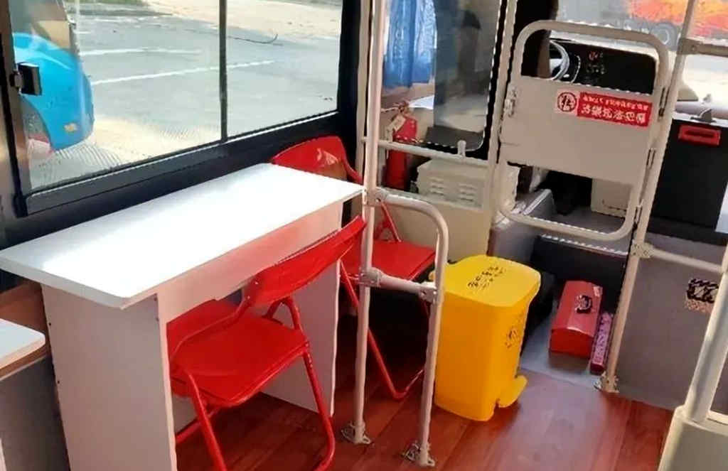 更便民更高效！苏州金龙6.5米移动核酸检测车惊艳亮相