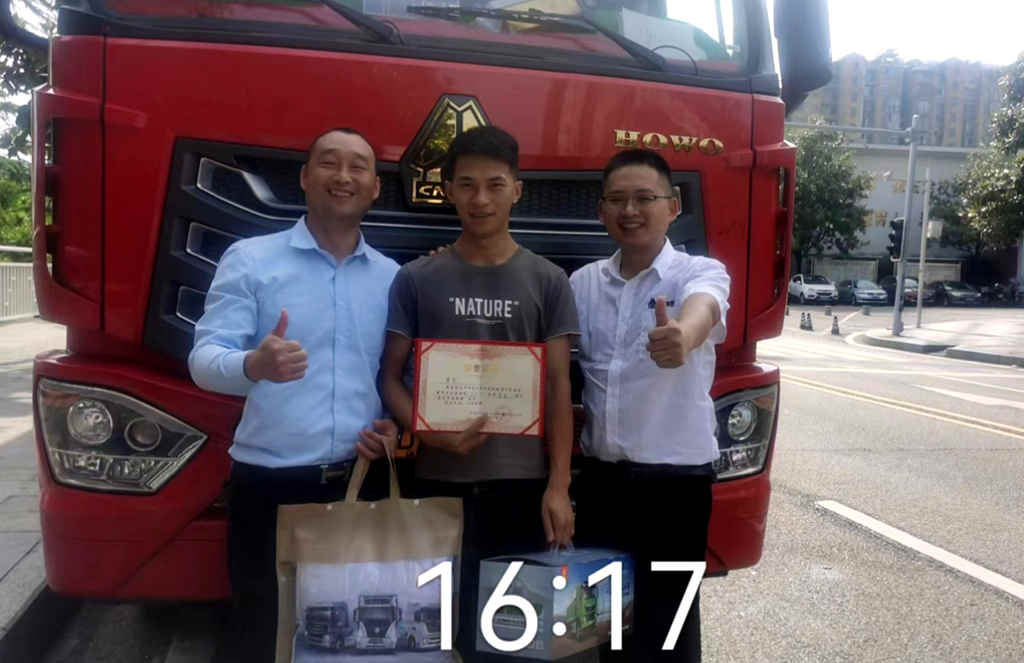 省油一哥！豪沃NX载货车百公里油耗16.8L！重庆“豪沃节油英雄”来代言！